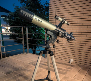 中々触れる機会の無い「天体望遠鏡」をご用意しました！実際に使って見ることができます！最高倍率はなんと250倍！晴れていれば月のクレーターも見えるかも？
