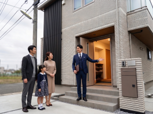 まずは、世田谷オークラ展示場にＷＥＢ来場予約をお願いします。
次回以降、リアルサイズのモデルハウスや「住まいの体験会」にご案内いたします。