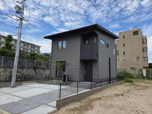 吹き抜けのある20帖LDK＋2階に3部屋の間取りです！