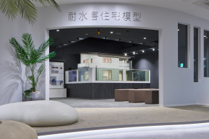 一条工務店の「幕張ラボ」では、近年激甚化する豪雨や河川氾濫に備えた「耐水害住宅」の性能を、1/4スケールの実験模型にて実演・公開しています。