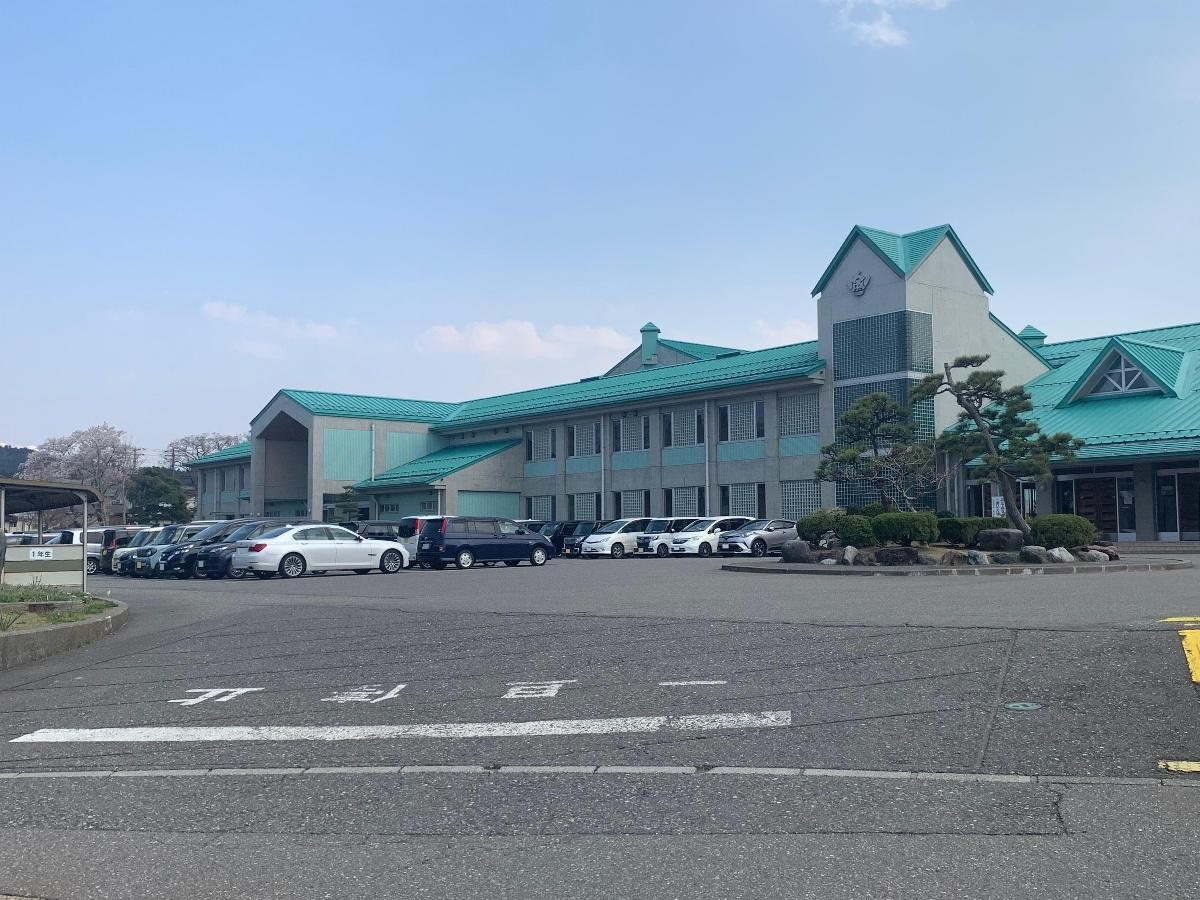 糸魚川市立糸魚川中学校まで約1.3km（徒歩17分）　徒歩20分圏内です！登下校で体力がつき、お友達との登下校時間も楽しめますね♪教育目標：「理想をもち、ともに自己実現を目指す生徒」