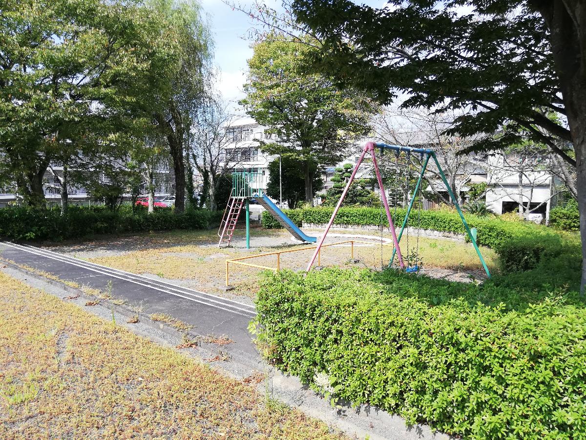 掛川市上張 土地 神代地川公園まで約190m（徒歩3分）　こじんまりとした公園で周辺は車通りも少なく落ち着いた雰囲気です。