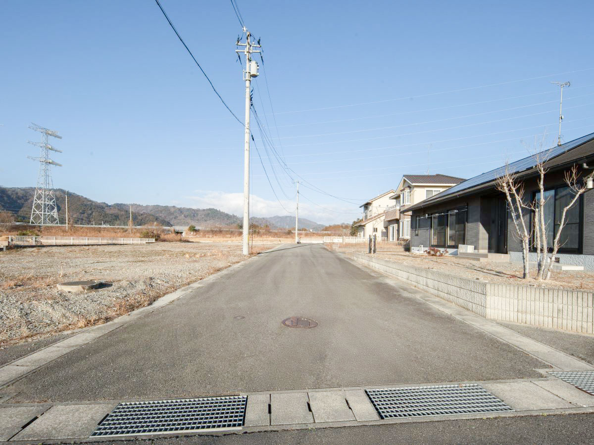 北東側の道路です。　