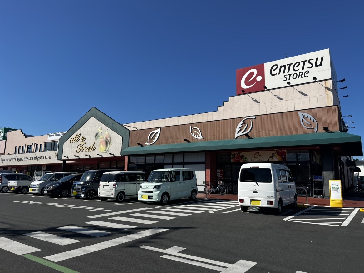 遠鉄ストア 湖西店まで約1.1km（徒歩14分／車で約4分）　日々のお買い物に便利です。