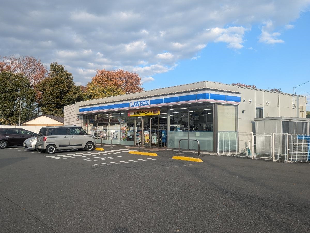 ローソン　鶴ヶ島市役所前店まで約600m（徒歩5分）　24時間営業のコンビニエンスストアです。