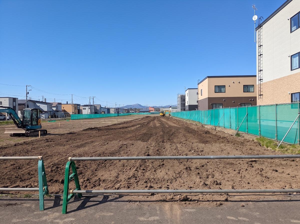 現地は造成工事中です。　