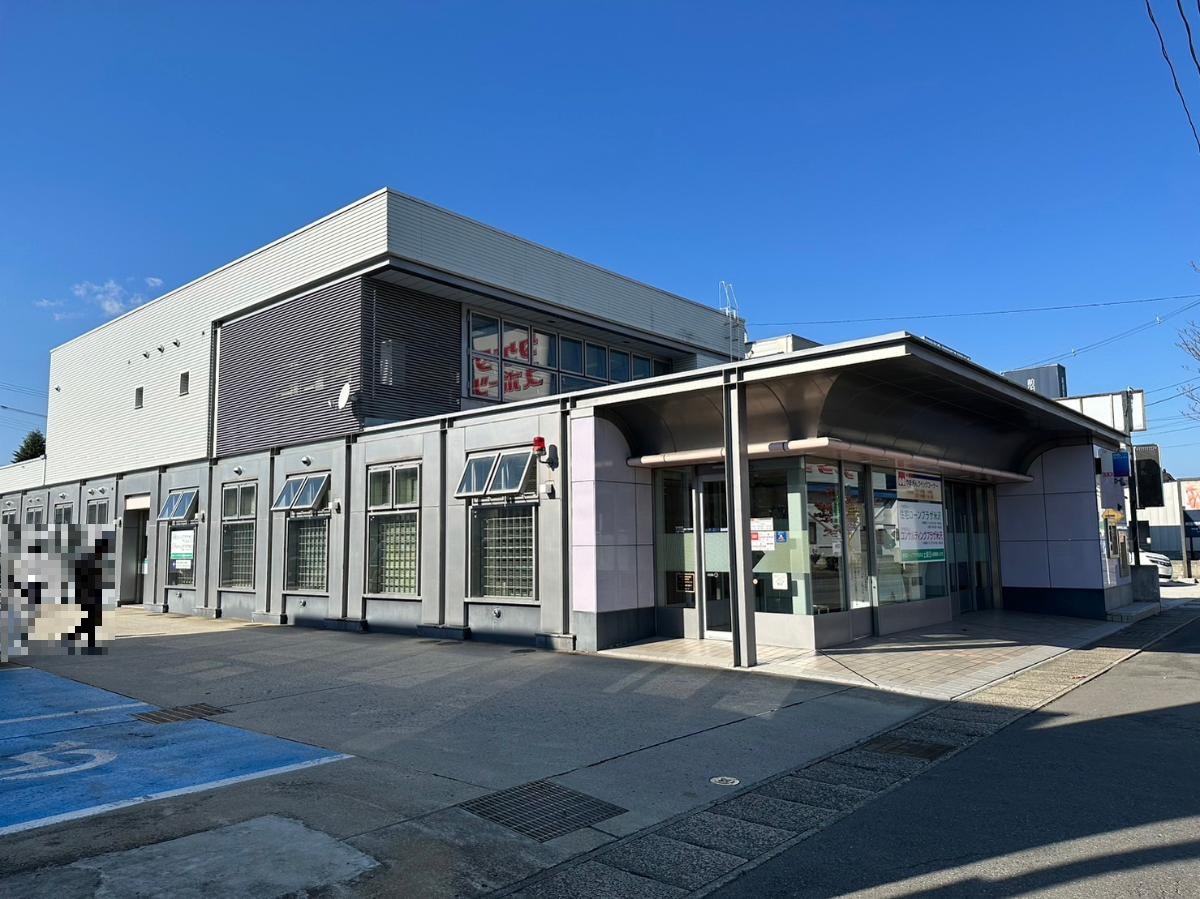 山形銀行金池支店まで約2.1km　【営業時間】平日9:00～15:00。
ATMは21時まで稼働しているので、お仕事帰りにも利用できます。