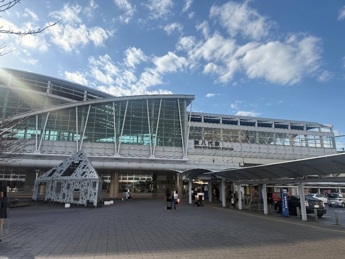 新八代駅まで約1.5km（徒歩19分）　新幹線も利用可能な駅です。