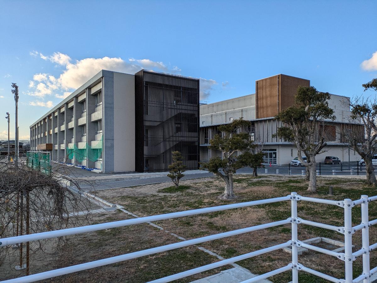 鏡山小学校まで約1.5km（徒歩19分）　子育て世代も安心！鏡山小学校が徒歩圏内です。