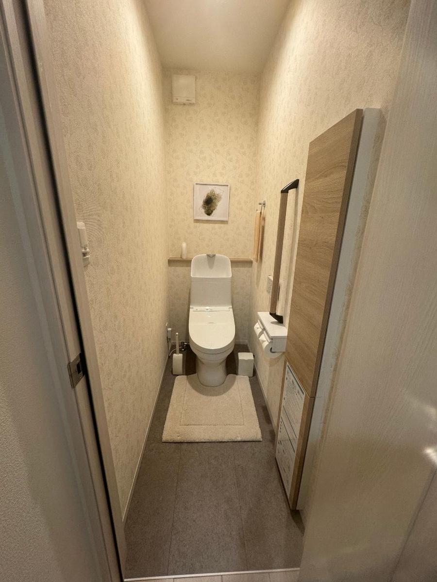 印西市草深字原 モデルハウス 区画番号No.２４ トイレにも床暖房を完備。収納も豊富にご用意。