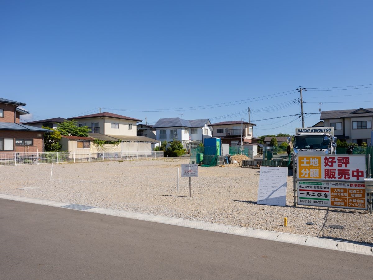 区画5：214.32㎡（64.83坪） 　お家のレイアウトが考えやすい、きれいな四角い整形地です。　