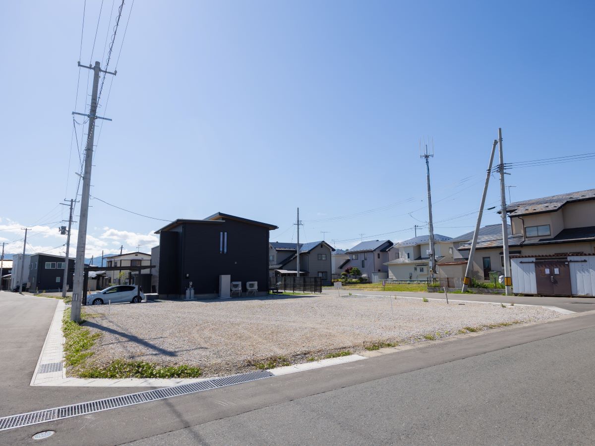 区画8：200.14㎡（60.54坪）　3方向が道路なので開放的です！　