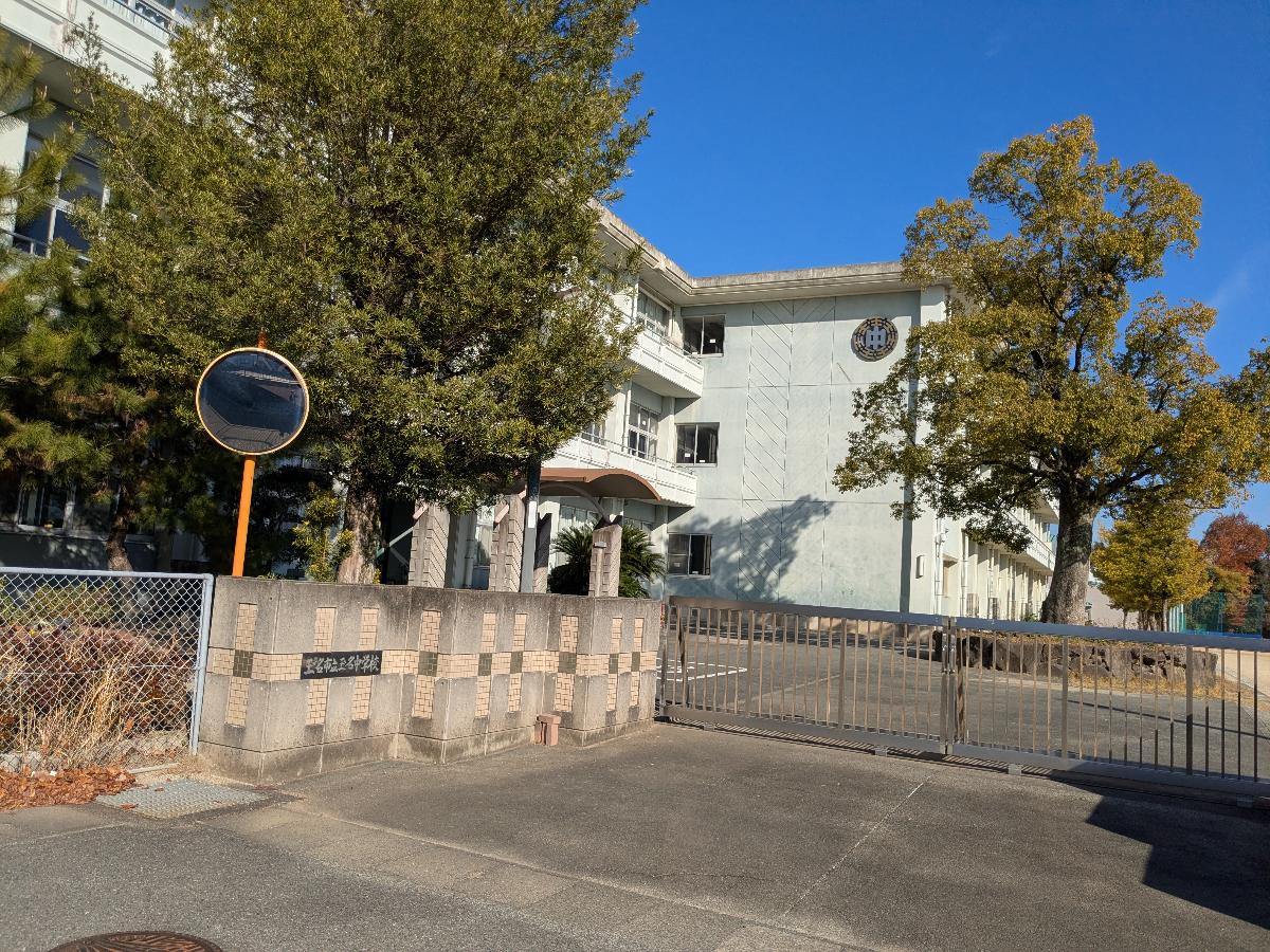 玉名市立玉名中学校まで約900m（徒歩12分）　学区の中学校です。