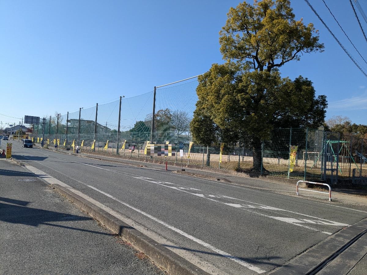 玉名市立築山小学校まで約500m（徒歩7分）　学区の小学校です。