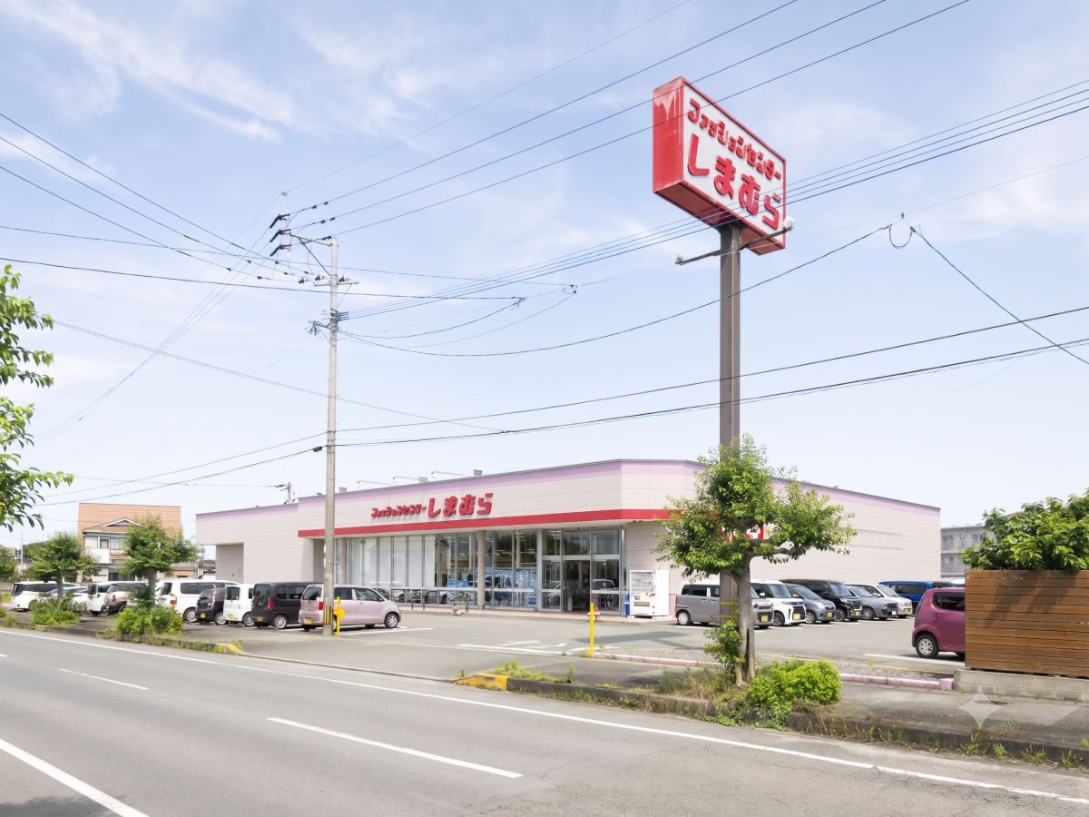 ファッションセンターしまむら玉名店まで約1.2km（徒歩15分）　衣類から寝具、インテリアまで豊富なラインナップのお店です。【営業時間】10:00～19:00