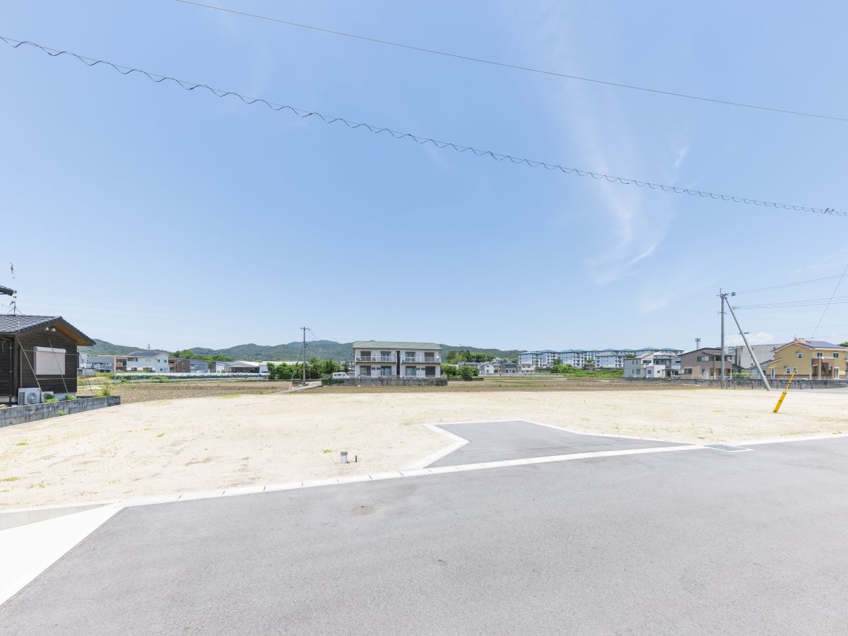 区画1、2　当たりや立地はどうか？現地を見てみるとより分かります。ご見学等ぜひお気軽にご予約ください♪　