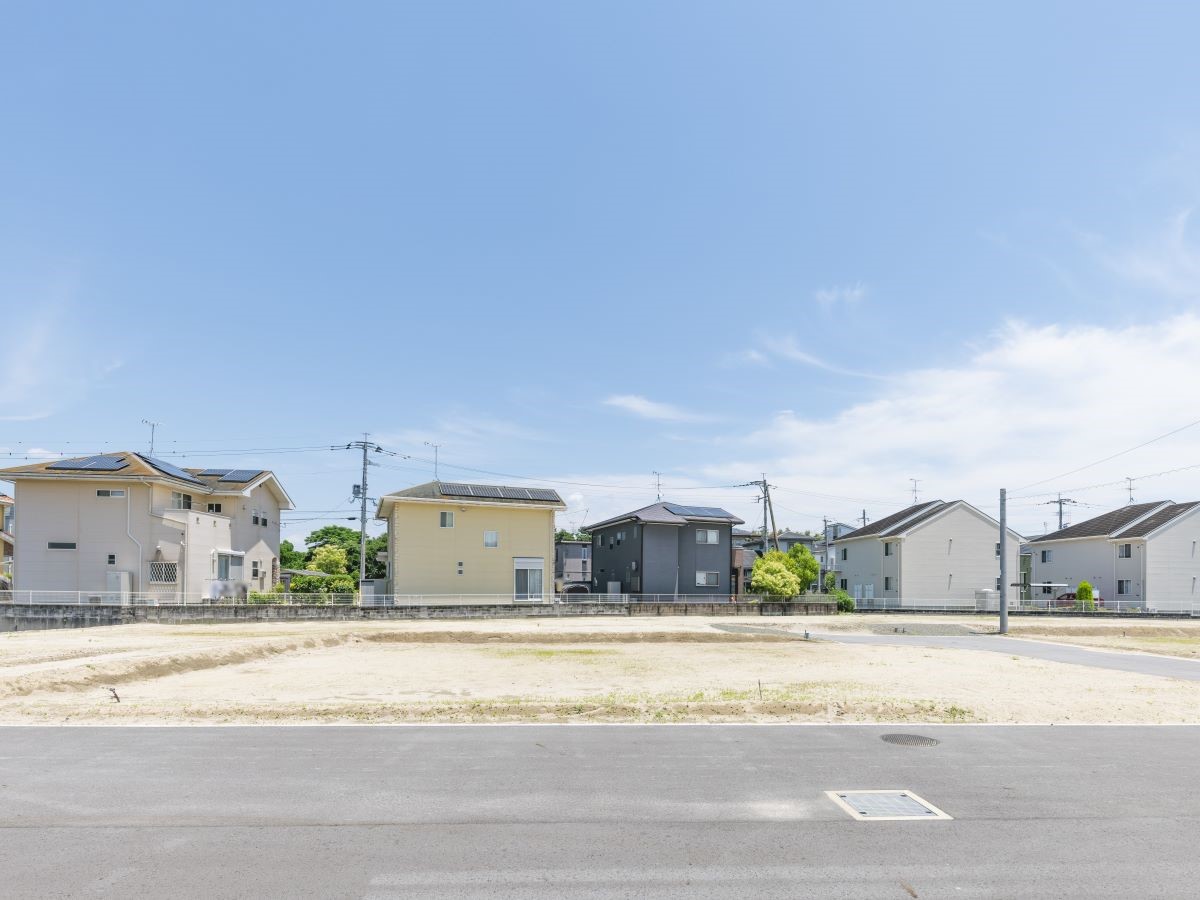 区画6：276.16㎡（83.53坪）　築山小学校が無理なく通える距離！通学も安心で子育て世帯におすすめです！　