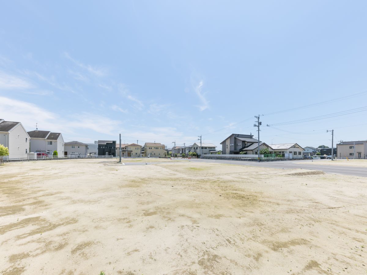 幹線道路から離れた、穏やかで静かな住環境です！(区画5付近 南に向かって撮影)　