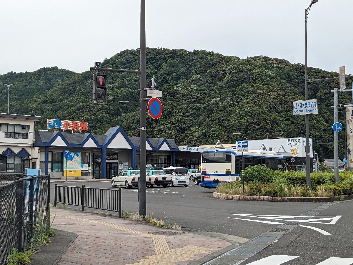 JR小浜駅まで約1.1km（徒歩14分／車で約5分）　無料駐車場がありとっても便利！通勤・通学で電車利用しやすい環境です。