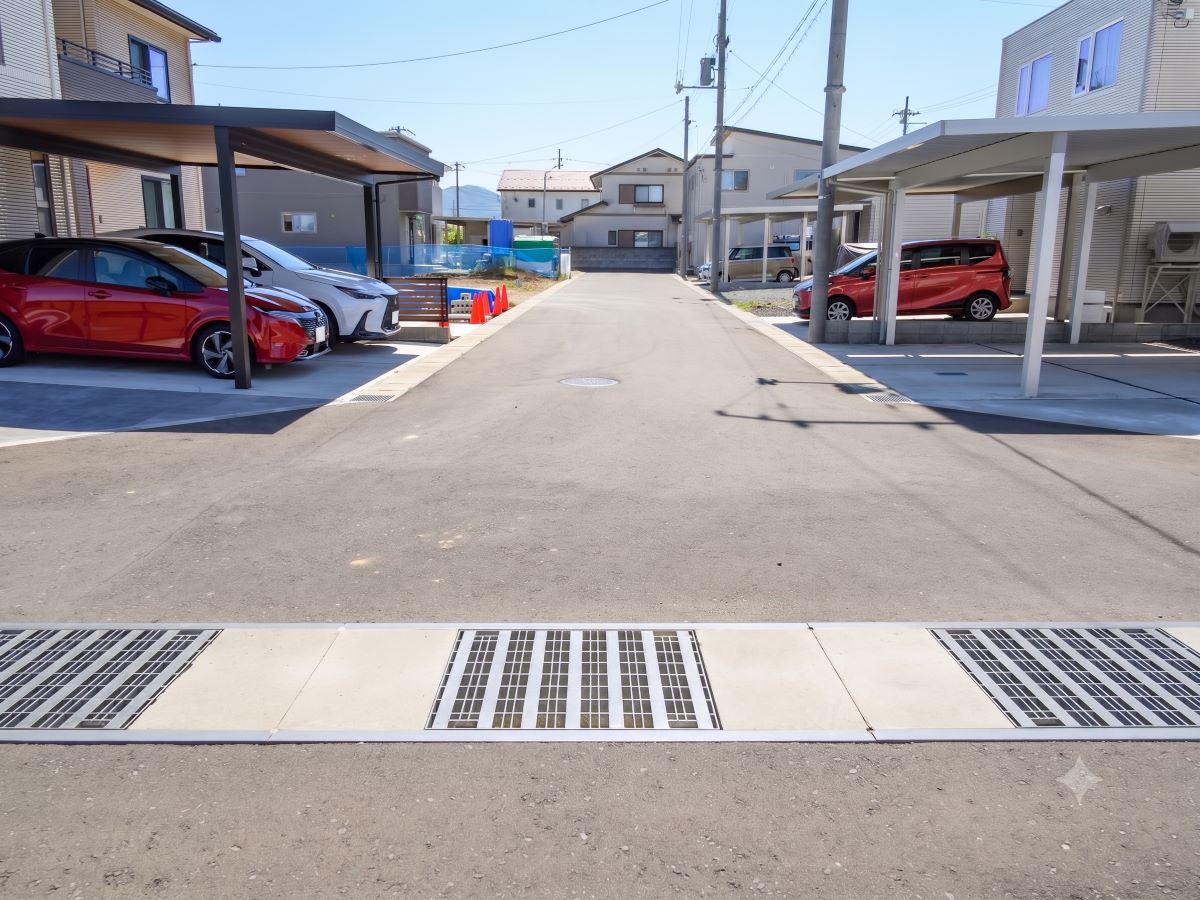 区画C、I前面道路　約6mとゆとりがあり、車の運転も安心です。　