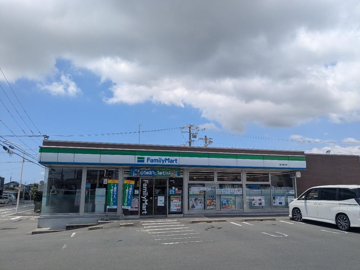 ファミリーマート 掛川柳町店まで約300m（徒歩4分／車で約1分）　徒歩圏内なので急なお買い物にもすぐ行けて便利です。【営業時間】24時間営業
