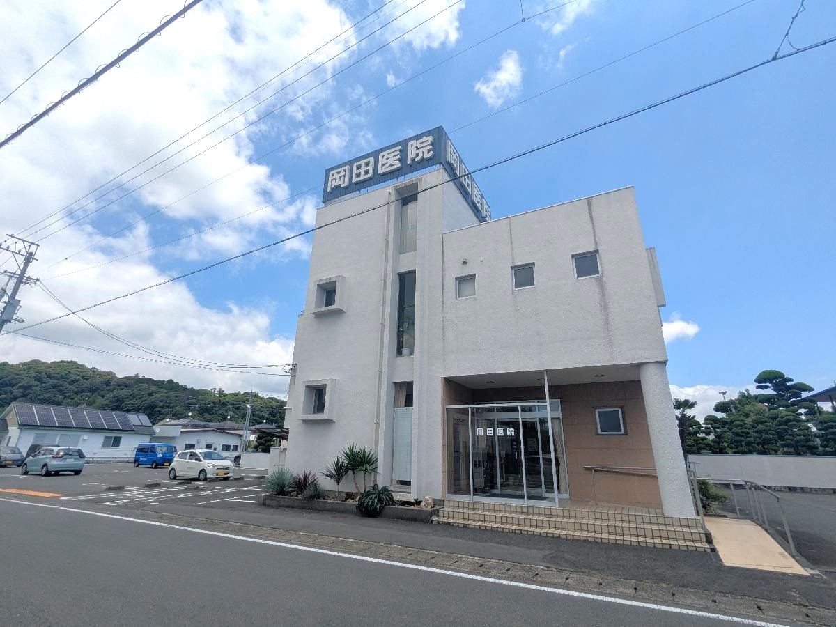 岡田医院まで約80m（徒歩1分）　徒歩圏内にお子様から、ご高齢の方まで安心して相談できる「かかりつけ医」として地域に根付いた病院があるので安心です！内科・外科を専門とし、風邪や腹痛といった急な体調不良から、糖尿病や高血圧などの生活習慣病まで相談ができます。