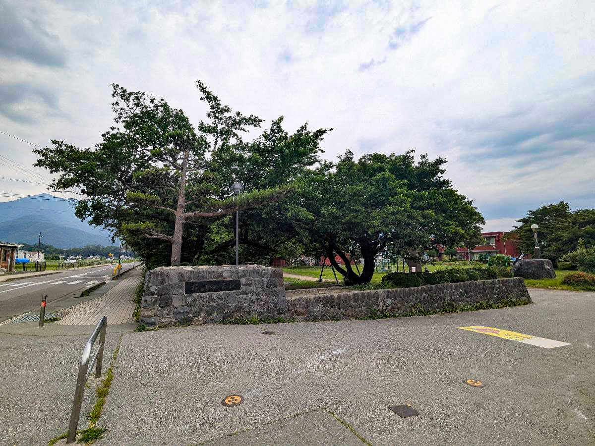 梓川小学校まで約1.6km（徒歩20分）　
