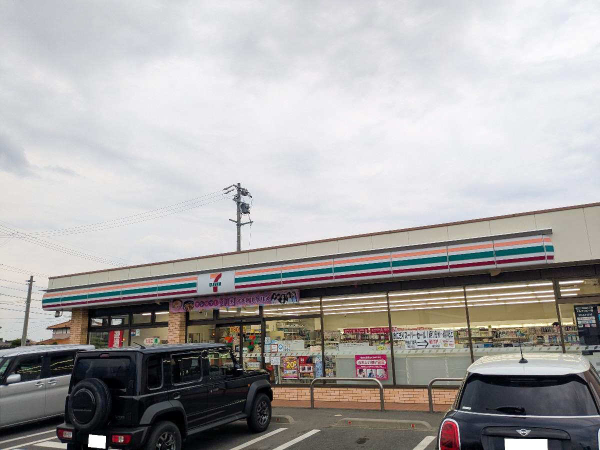 セブンイレブン安曇野梓店まで約1.6km（徒歩20分）　近隣のコンビニエンスストアです。