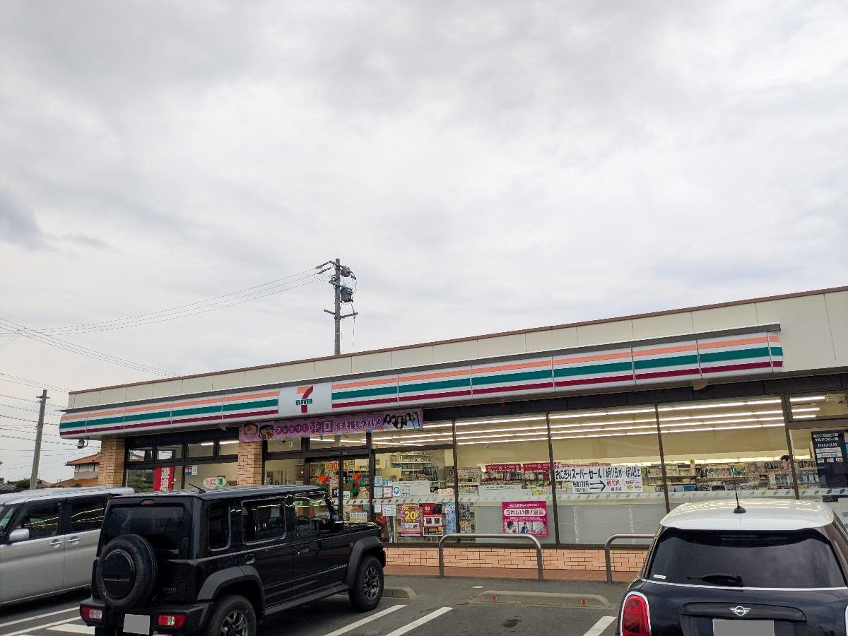 セブンイレブン安曇野梓店まで約1.6km（徒歩20分）　近隣のコンビニエンスストアです。