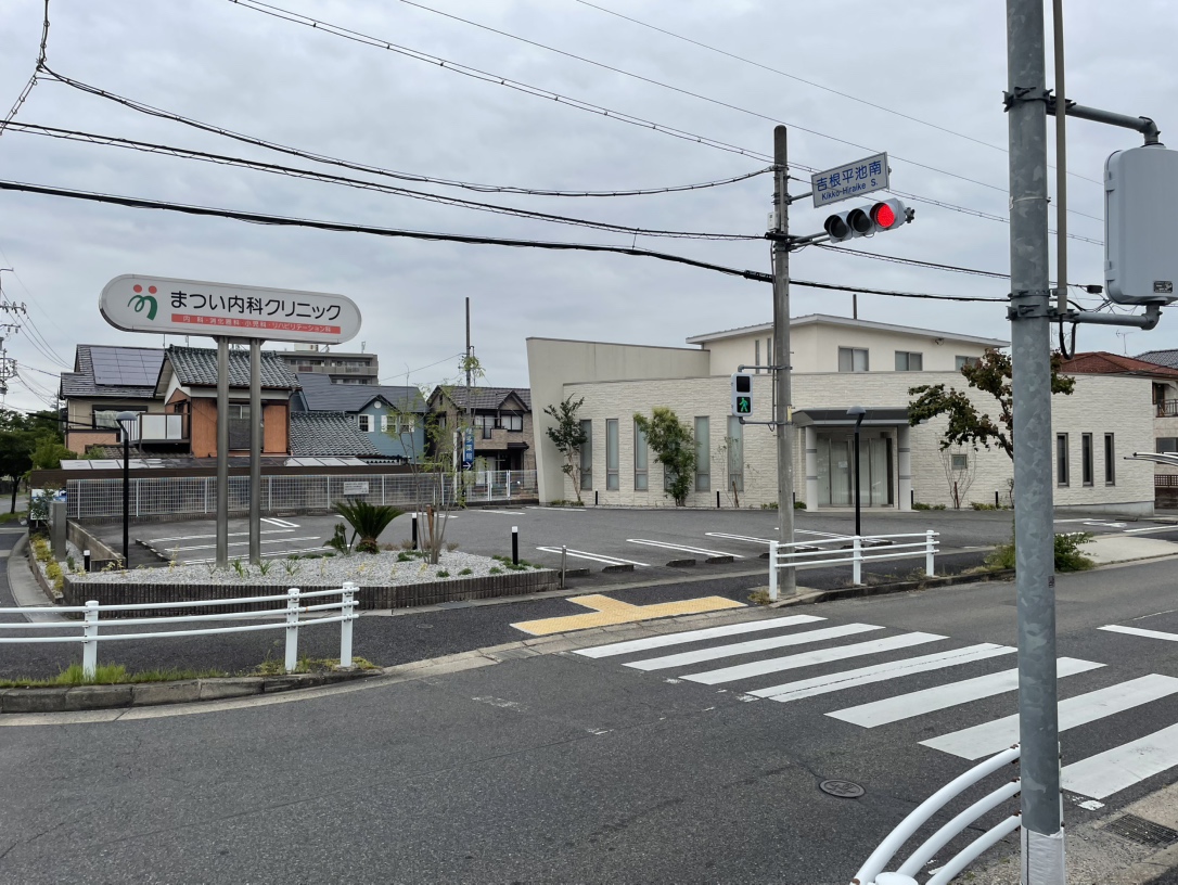 まつい内科クリニックまで約600m（徒歩8分）　内科、小児科、消化器内科を診療。近くにあるとお子様の急な体調の変化にも安心です。