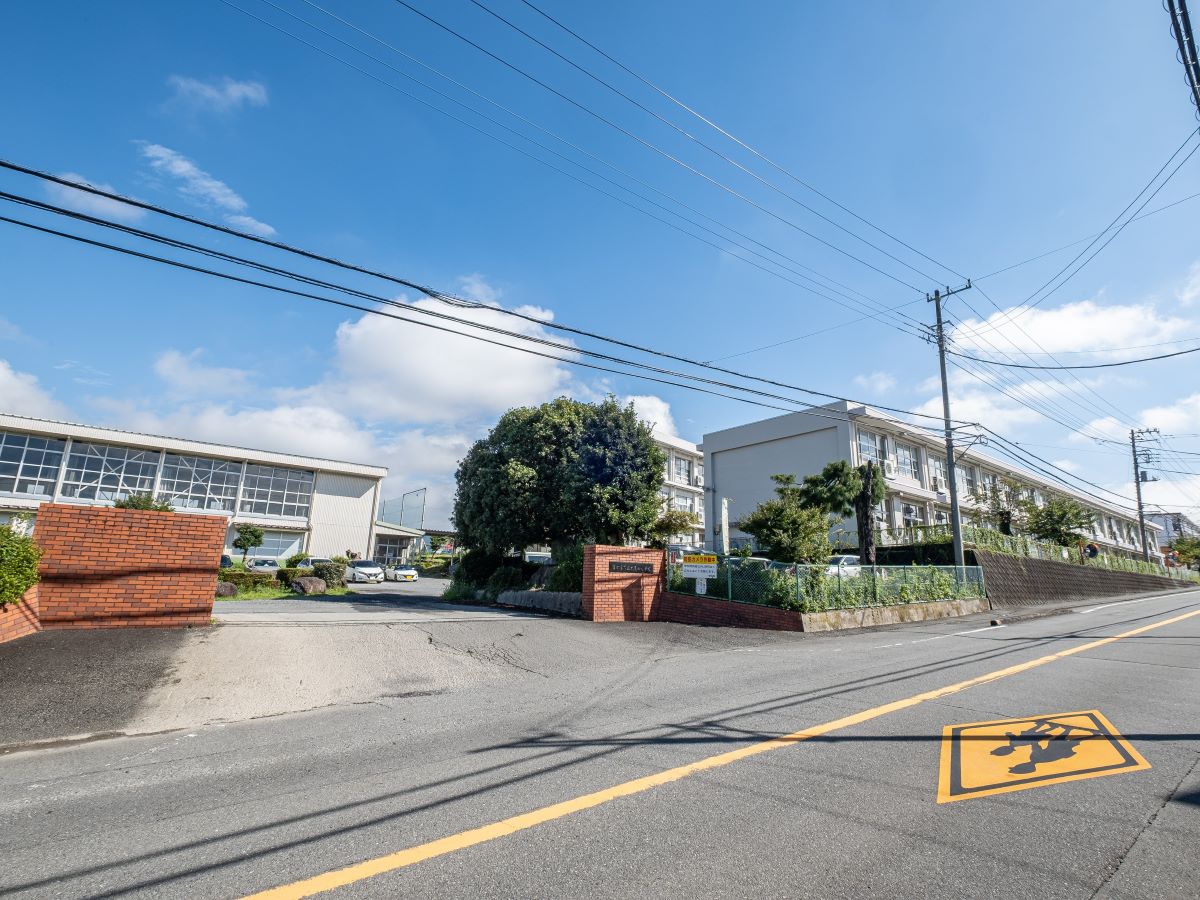 富士宮市立大富士小学校まで約850m（徒歩11分）　【志をもち 心豊かで たくましく生きる子】を学校教育目標にしている小学校です。