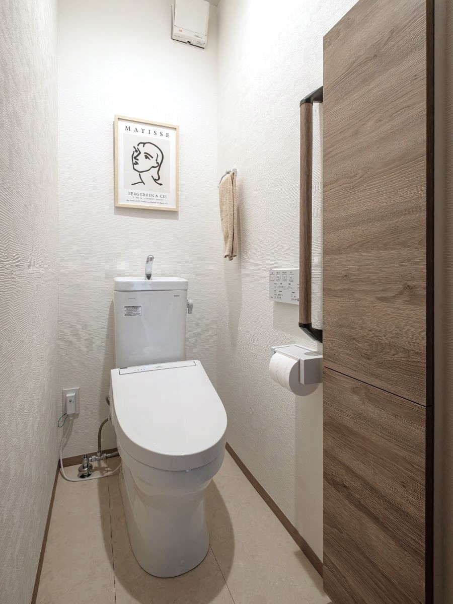 イイコトテラス舞々木町 モデルハウス 区画番号No.3 洋室の隣にあるトイレです。白を基調とし、清潔感のある印象です！