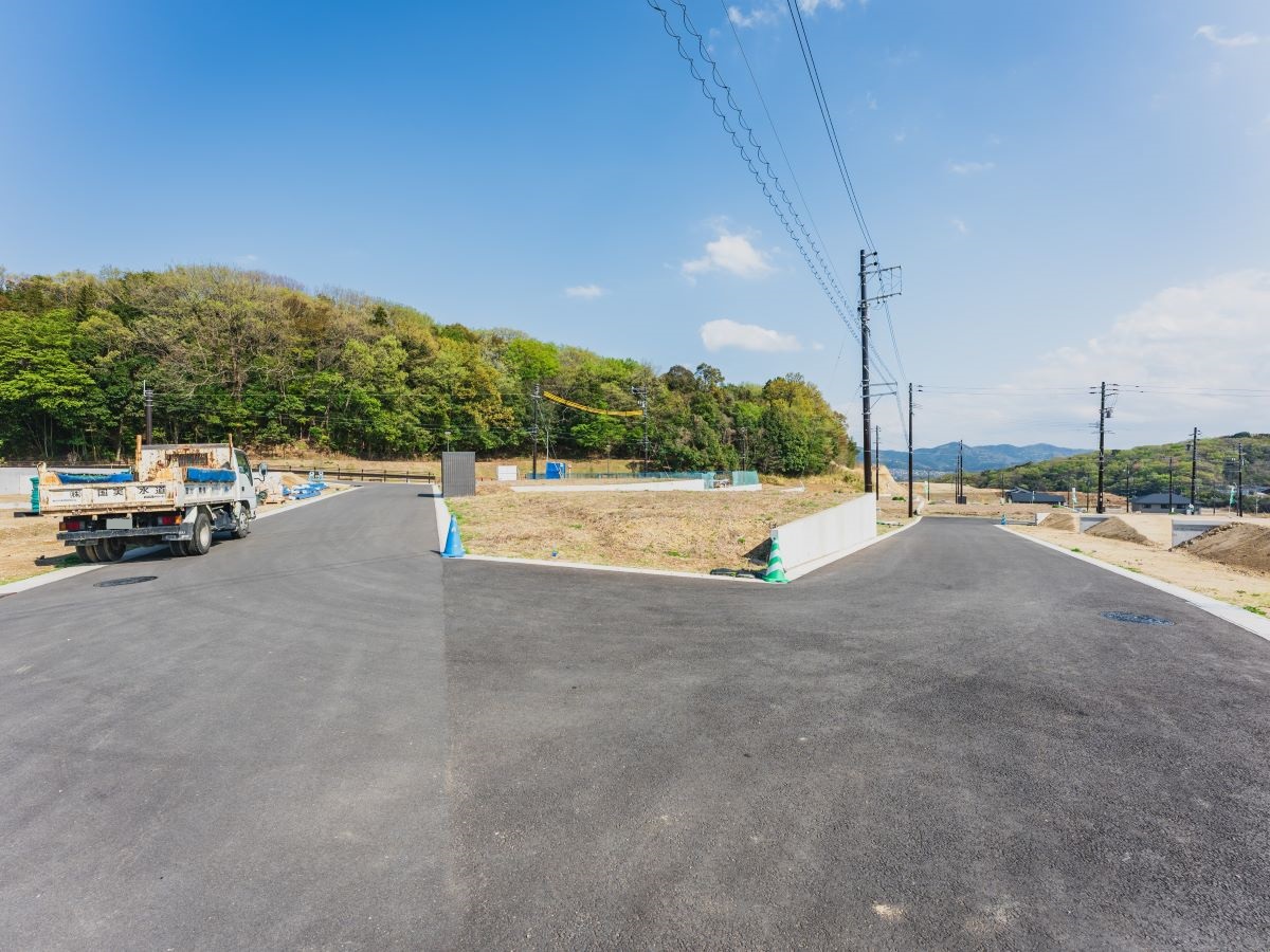 区画18付近の前面道路の様子です。　