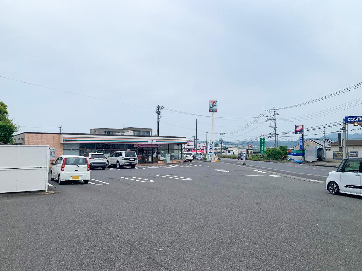セブン-イレブン　大分菰田店まで約1.8km（車で約3分）　車で約3分の場所にコンビニがあるのは便利ですね。