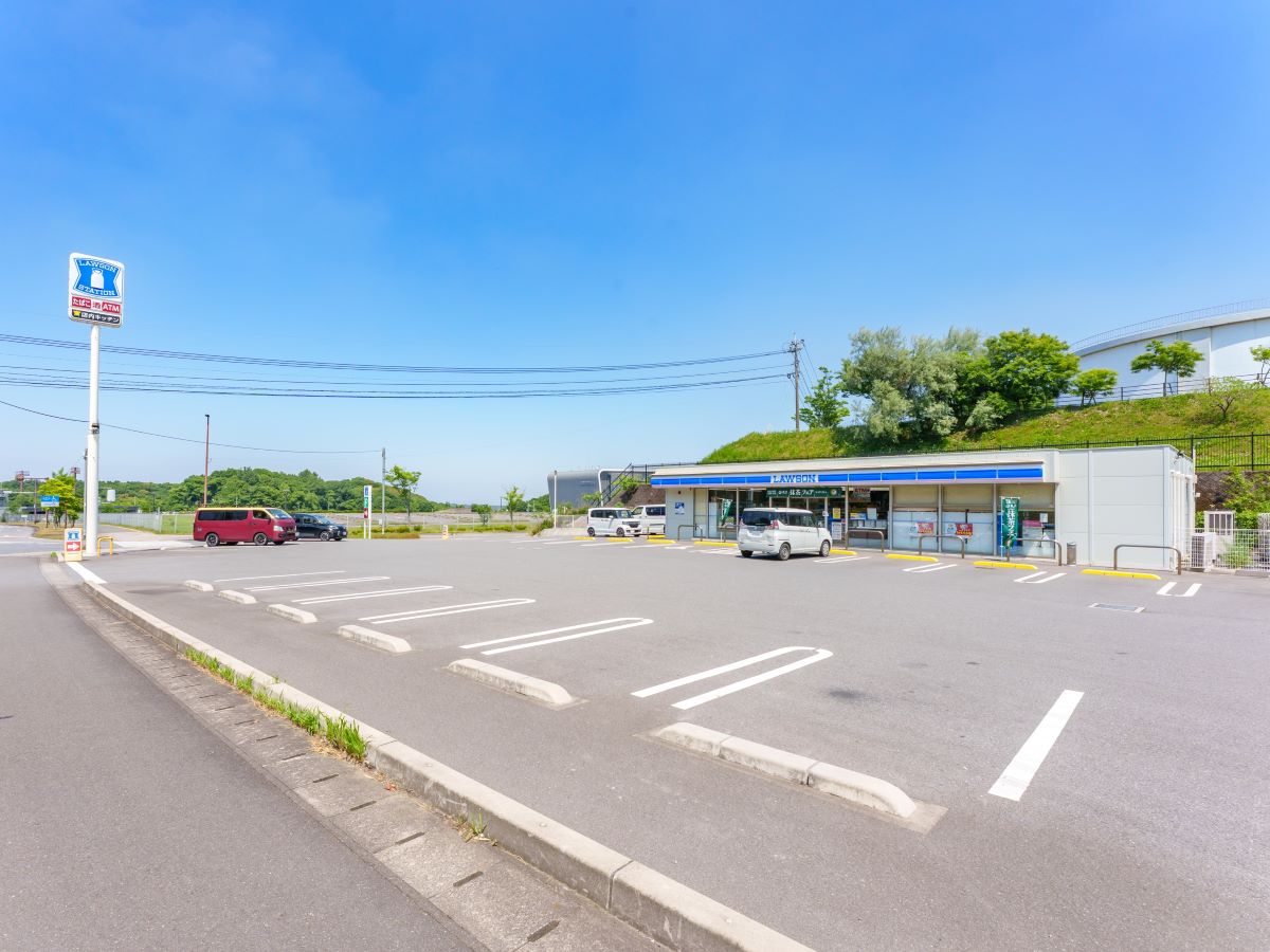 ローソン　大分免許センター前店まで約1.7km（車で約4分）　京が丘から大分米良ICを使うときなどに寄り道できるのは嬉しいですね。【営業時間】24時間営業