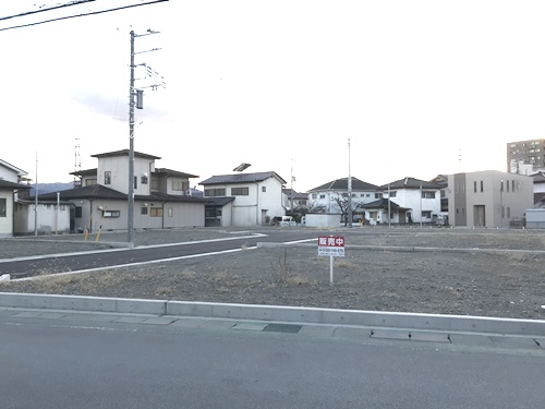 昭和町国母駅前 土地 東側より　