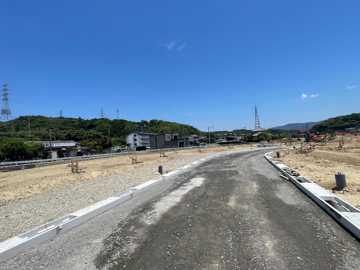 幹線道路へ出やすく、お出かけや通勤も安心です。　