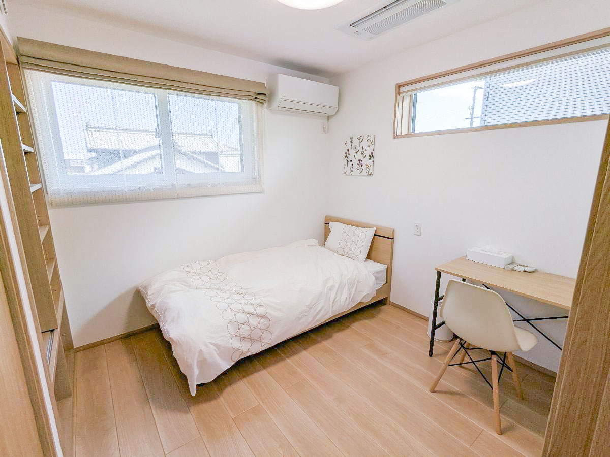 今治市河南町 モデルハウス 区画番号No.8号地 ベッドや机を置いてもスペースのある洋室です。