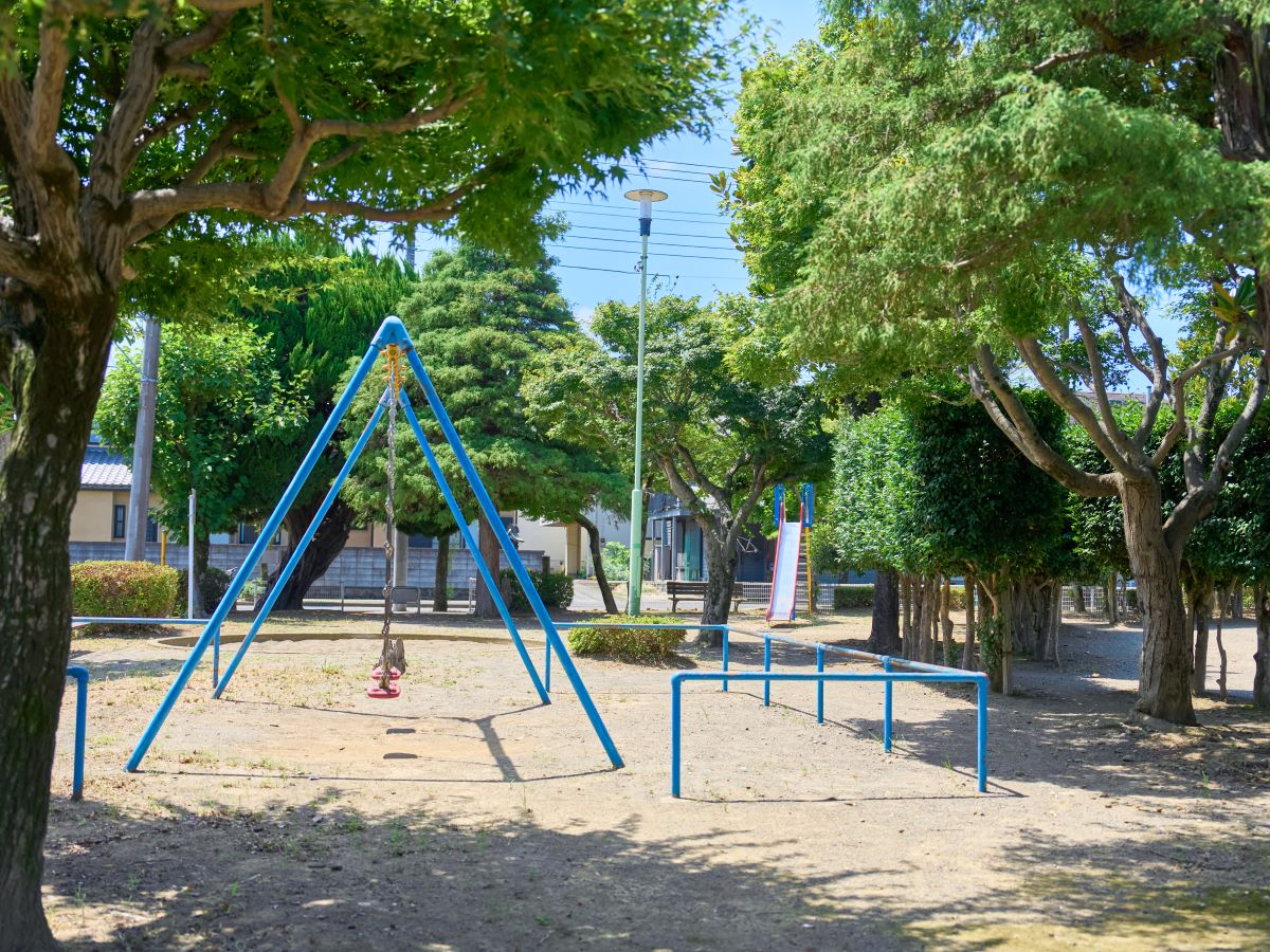 南下郷公園まで約130m～280m（徒歩2分～4分）　徒歩圏内の公園は嬉しいですね！お子様の様子を見ながら、地域の方や分譲地内の方とのコミュニティの場にもなります♪