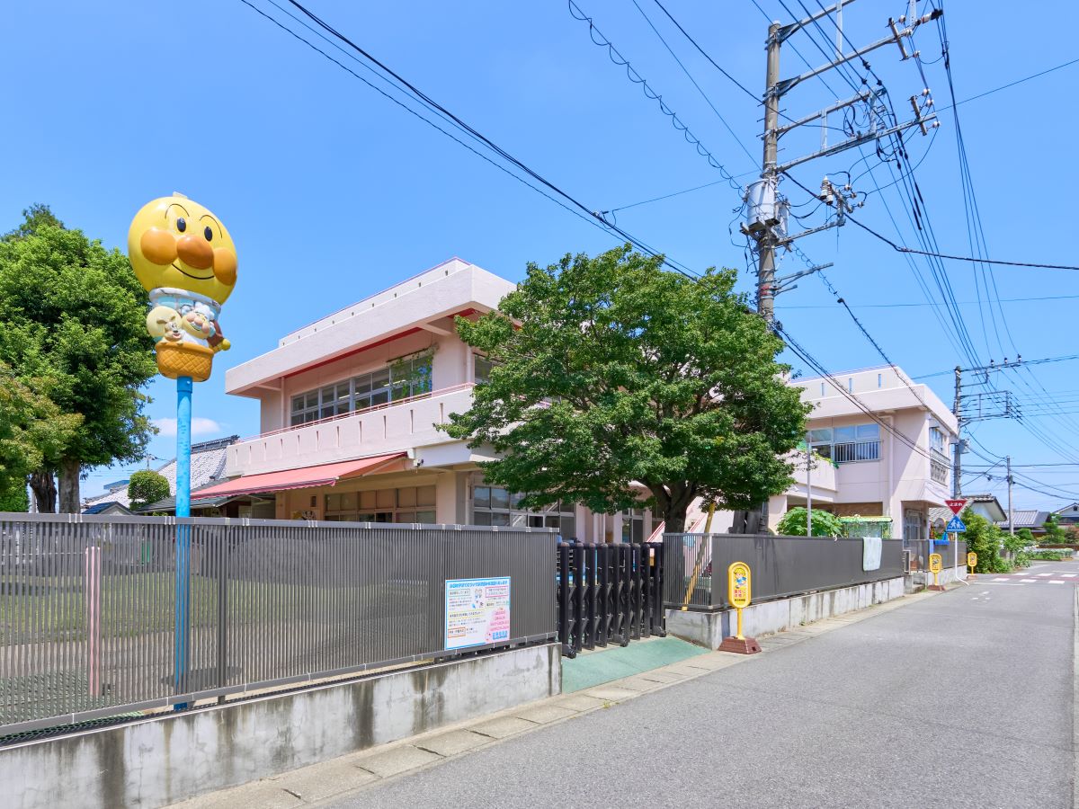 東光保育園まで約450m～540m（徒歩6分～7分）　大きな樹木に囲まれた自然豊かな園庭が魅力の保育園です。四季折々の草花や木々と触れ合うことで、子どもたちの豊かな感性や自主性を育む、温かくアットホームな認可保育園です。