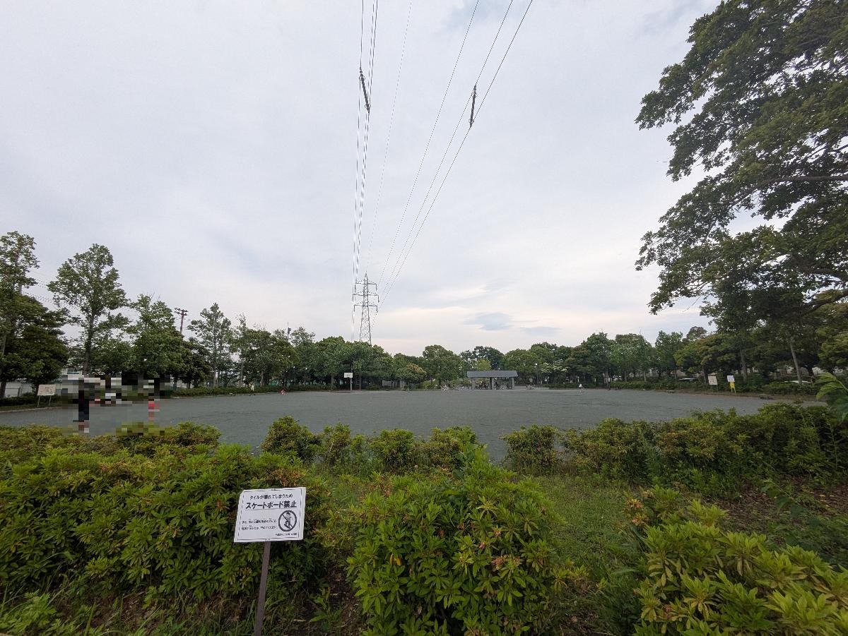 真土大塚山公園まで約350m（徒歩5分）　大きな公園です。こどもの遊び場に最適です。