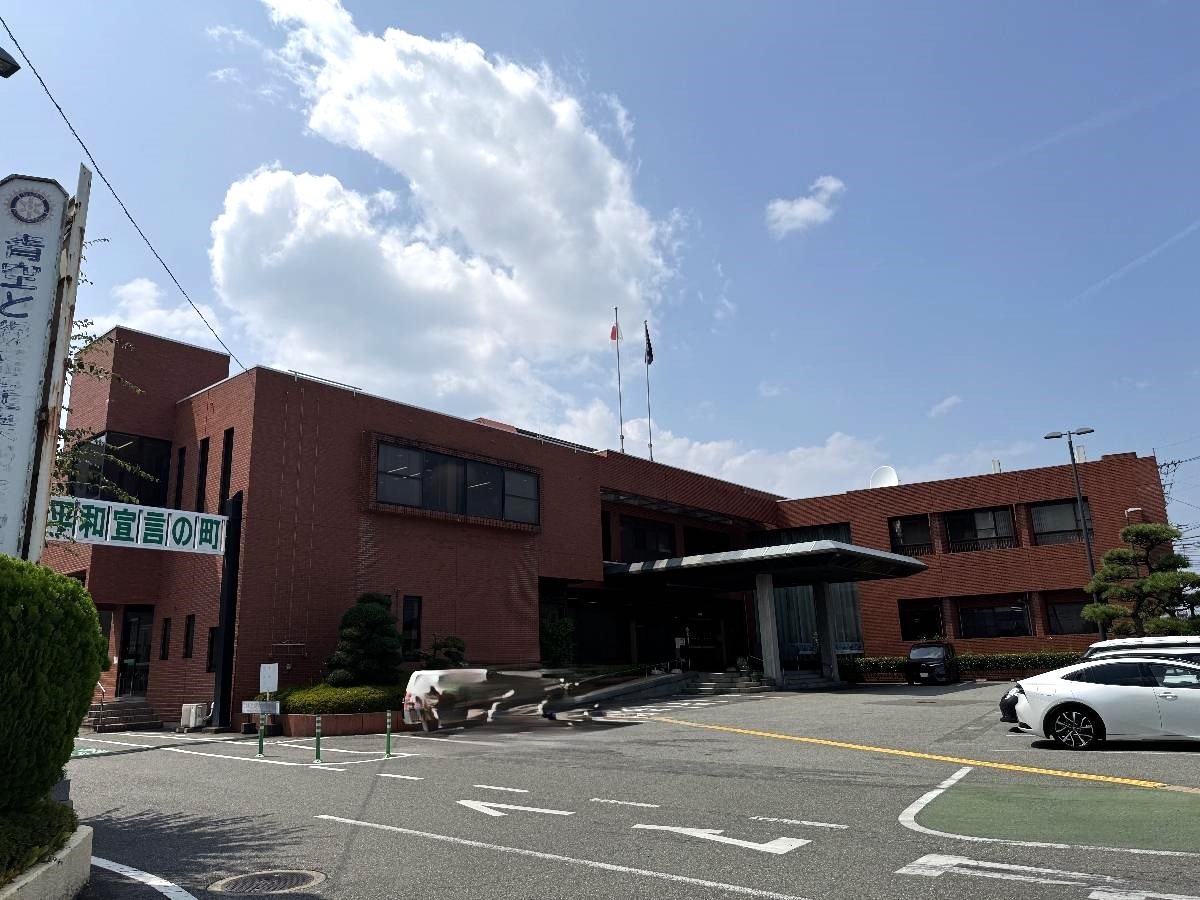 昭和町役場まで約1km（徒歩13分）　各種届出ができる窓口がある他、体育館・図書館・総合会館・児童館・プールなどが隣接されています。