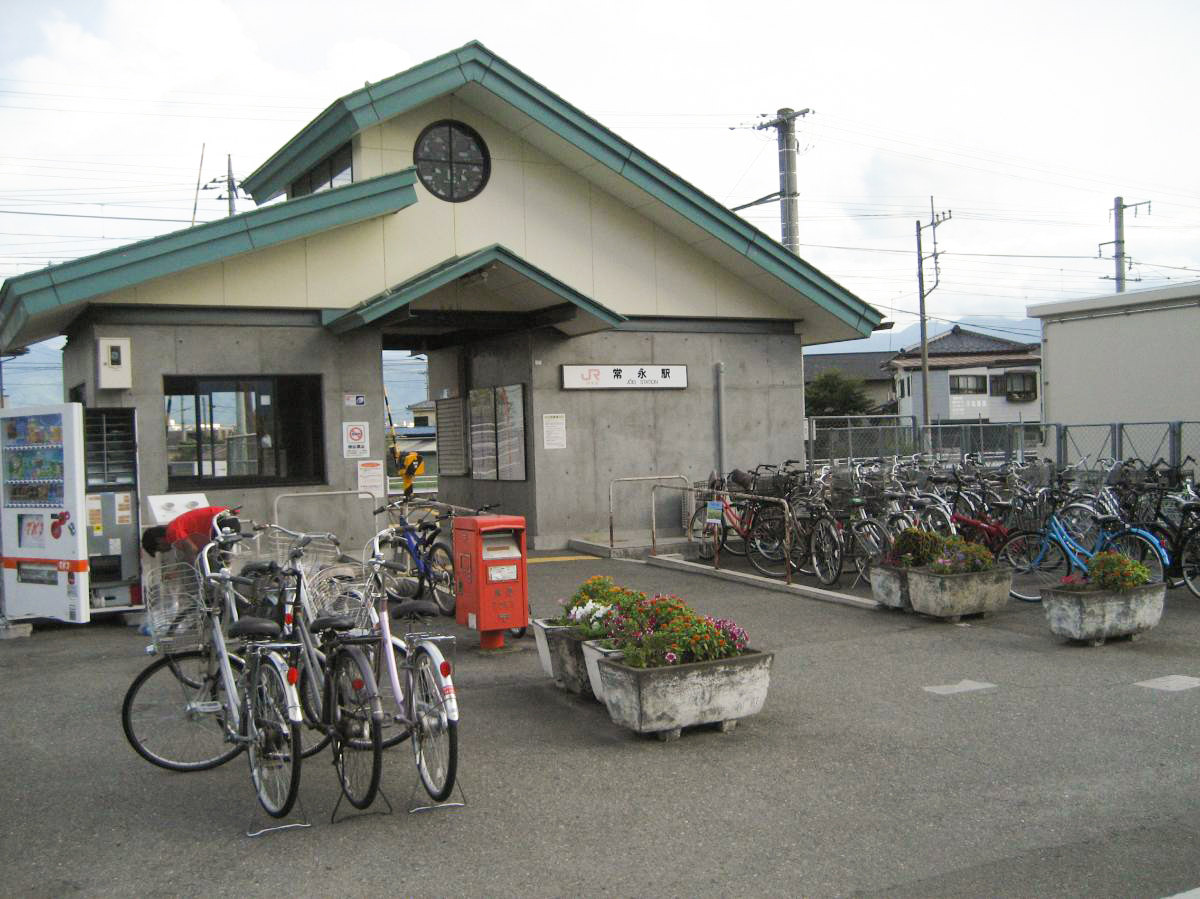 中央市中楯 土地 JR身延線「常永駅」まで約1.6km（徒歩20分／車で約5分）　信号も少なく、裏道で行けるので車での送迎もストレスありません。また無料駐輪場もございます。常永駅より甲府駅まで6駅約26分。甲府市中心部への通勤通学に便利です。