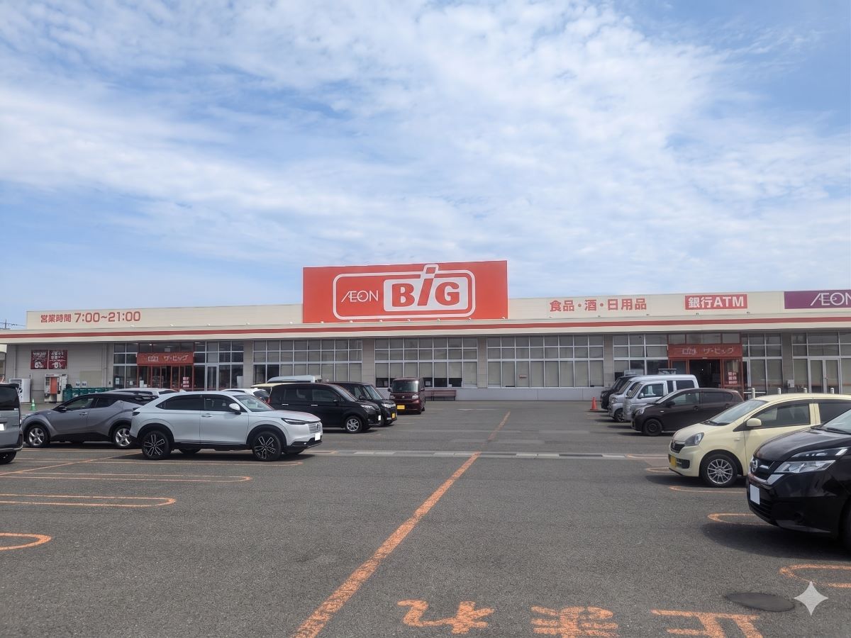 ザ・ビック 大曲福田店まで約380m（徒歩5分）　生鮮食品や日用品だけでなく、イオンのプライベートブランド「トップバリュ」商品も販売していて家計の強い味方となっています。地域の方に愛されているお店です。【営業時間】7:00～21:00