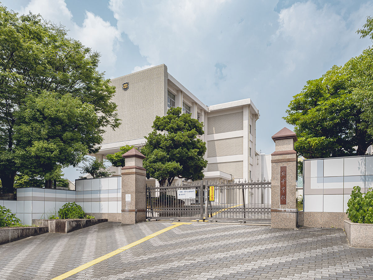みよし市立北中学校まで約1.6km（徒歩20分）　3年間、部活や勉強に励む場所です！