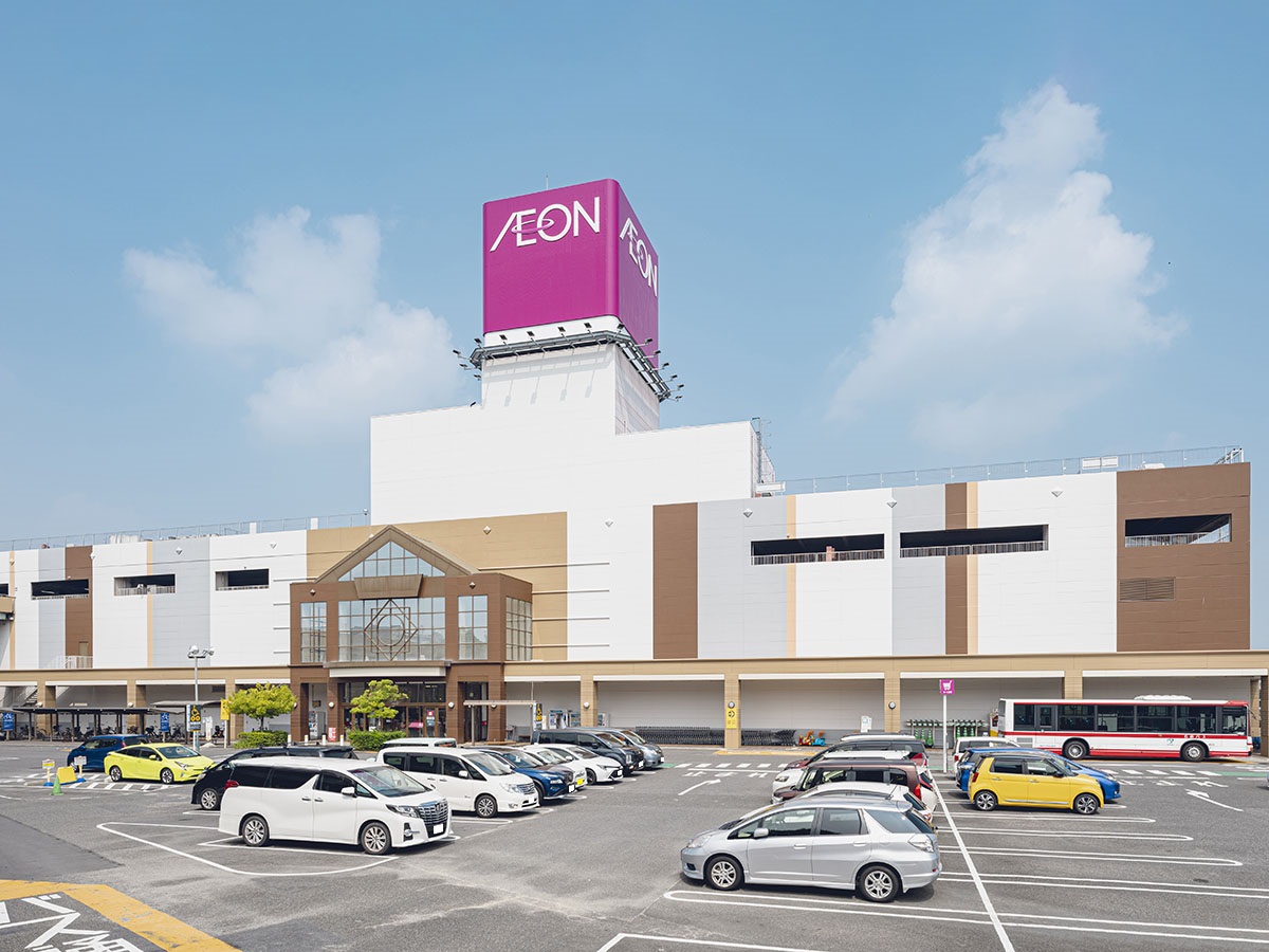 イオン三好店まで約5.2km（車で約13分）　お休みの日はぜひこちらへ！
1度でお買い物が完結できそうですね。