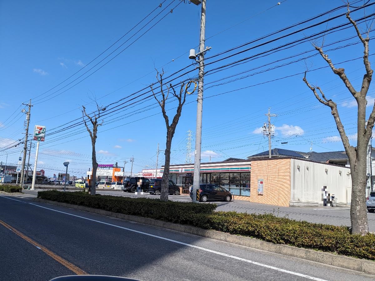 セブン-イレブン 岡崎明大寺町店まで約550m（徒歩7分）　徒歩7分で行けるコンビニです。
普段の買い物に便利です。