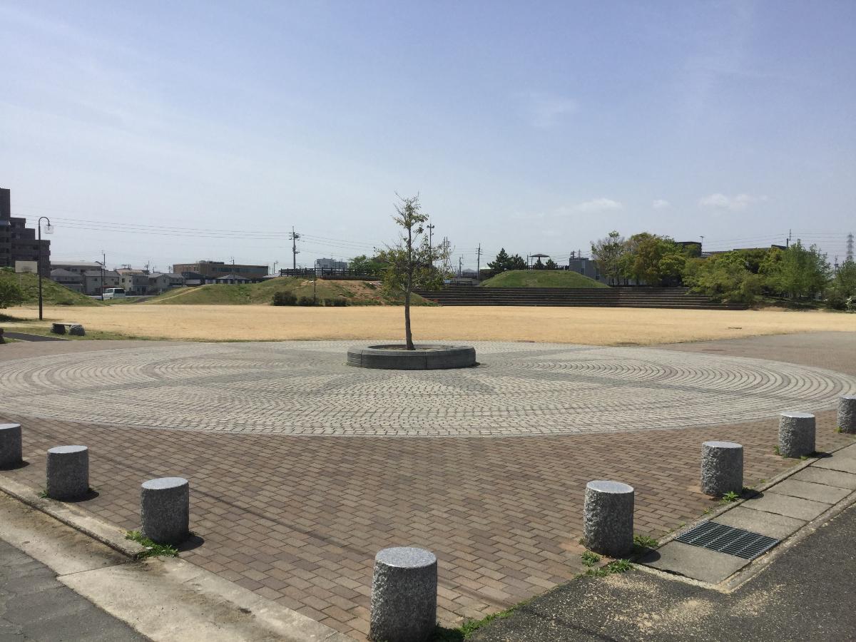 高松市伏石 モデルハウス 伏石中央公園まで約500m（徒歩7分）　大人もお子様と一緒に身体を動かすことができる公園です。