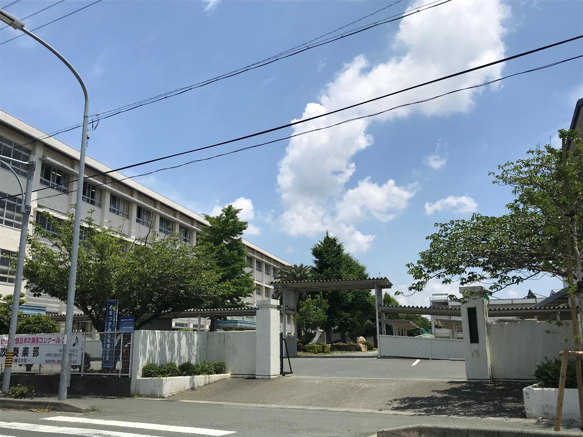 豊川市光陽町 土地 豊川市立東部中学校まで約800m～850m（徒歩10分～11分）　生徒数が830名と東三河で最大規模の中学校。自主性と協調性を重んじる校風で、部活にも力をいれています。陸上部、テニス部は全国大会出場も果たしています。