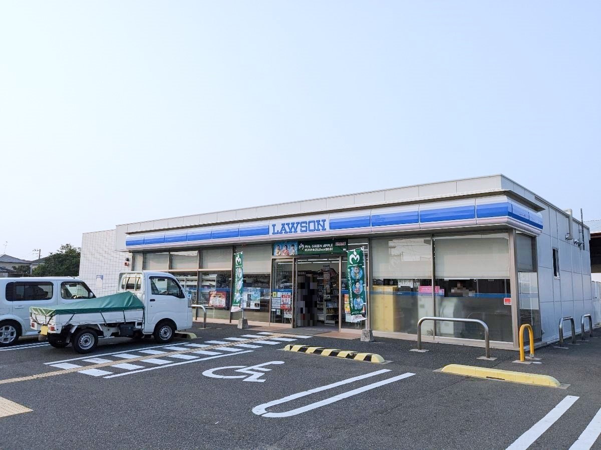 ローソン 泉南樽井二丁目店まで約775m～830m（徒歩10分～11分）　ちょっとした買い出しにも、夜ご飯の買い足しにも便利です。